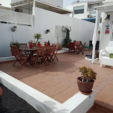 Bed & Breakfast Oasis Playa Playa Honda (Lanzarote)